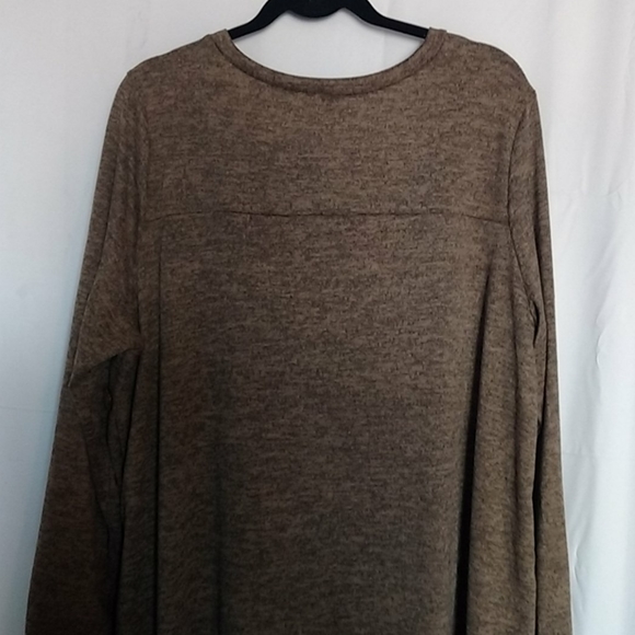 Assymetrical Hacci Tunic With Buttons - Picture 9 of 10